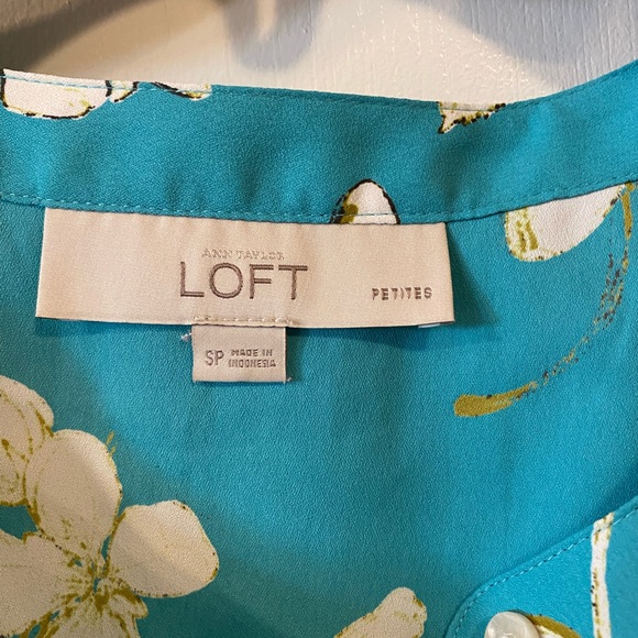LOFT Flowy Floral Blouse Size Small Petite - Picture 3 of 6